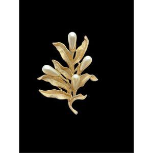 Arthur Pepper Mid-Century Faux Pearl Leaf Brooch Elegant 45 “nature luxe”